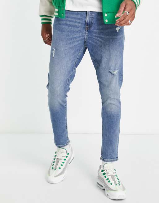 Jack & Jones Intelligence Pete carrot fit jean in light blue with rips ...