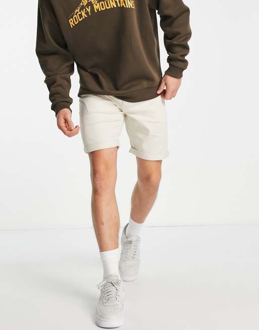 Jack & Jones Intelligence – Schmal geschnittene Shorts in Ecru mit 5 Taschen