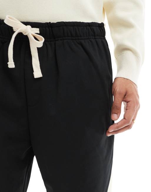 Jack & Jones – Karl – Locker geschnittene Trainingshose in Schwarz mit Seitenstreifen, 4 von 5