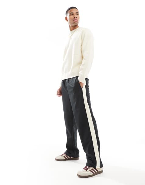 Jack & Jones - Karl - Losvallende sweatpant met zijstreep in zwart - view 1
