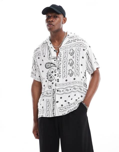 Jack & Jones – Kurzärmliges Hemd mit Reverskragen in Weiß mit Paisley-Muster - view 1