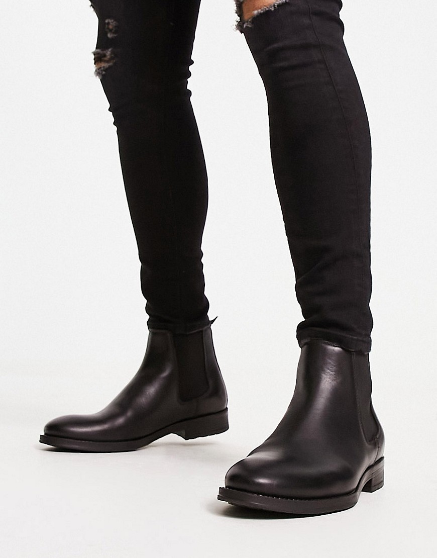 leather chelsea boot in black