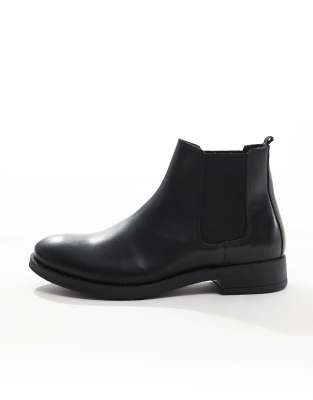 leather chelsea boot in black