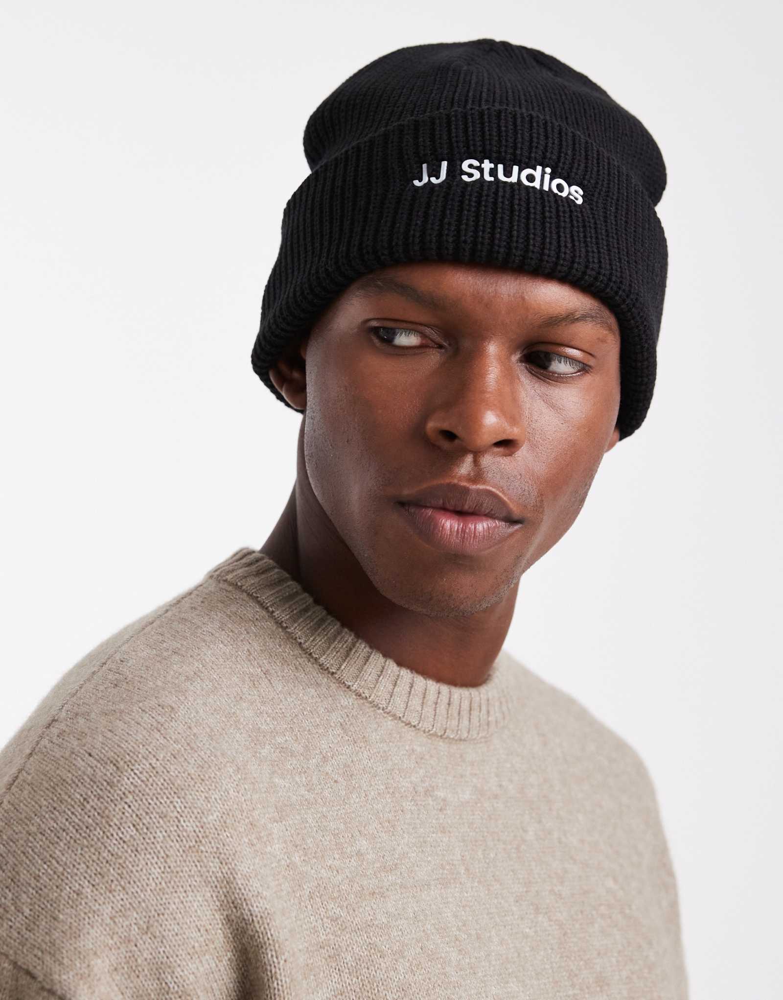 Черная шапочка с логотипом Jack &Jones