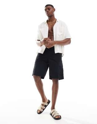 Jack & Jones loose fit cargo short in black