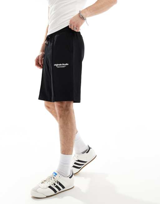Jack & Jones loose fit jersey shorts with logo in black , 3 of 5