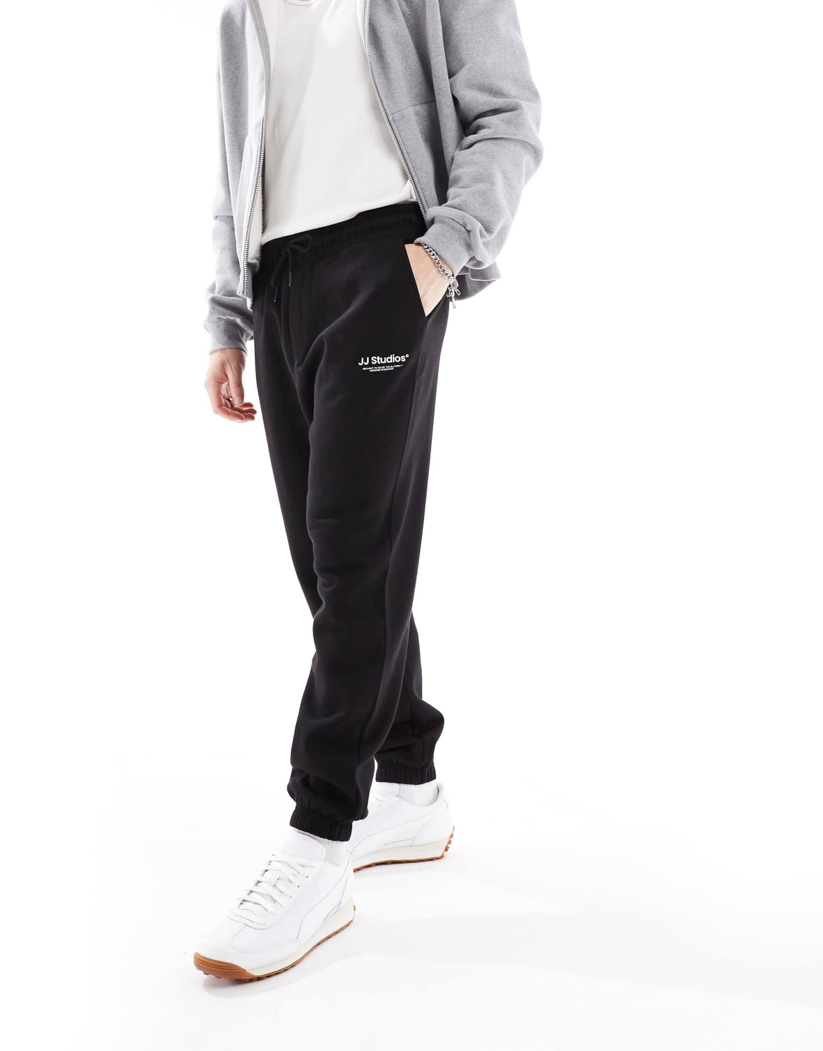 Спортивные брюки свободного кроя Jack &Jones с логотипом черного цвета