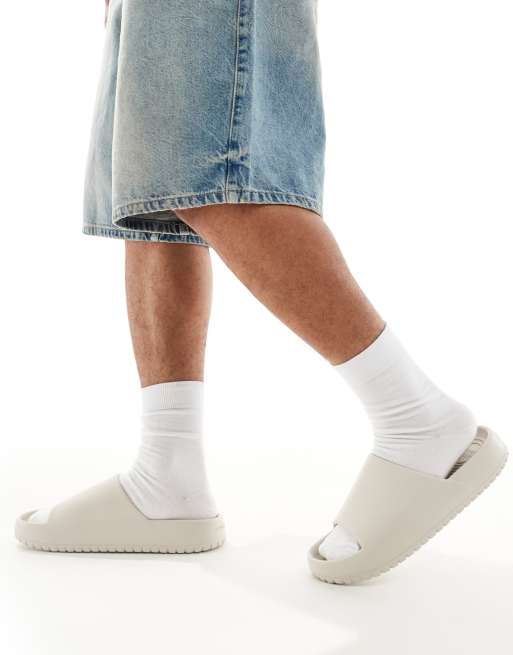 Jack & Jones molded slides in cream, 4 of 4