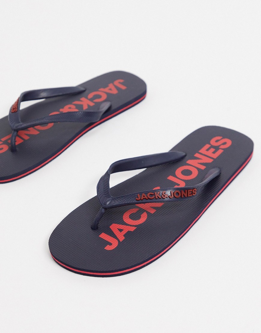 Jack & Jones – Mörkblå flip flops med logga på sulan-Marinblå