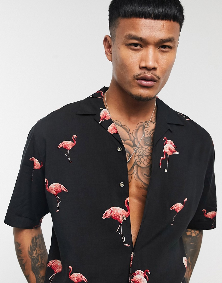 Jack & Jones – Originals – Kortärmad skjorta med platt krage och flamingomönster-Svart