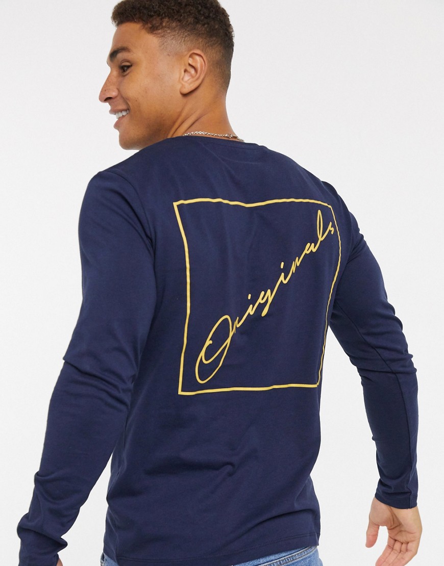 Jack & Jones – Originals – Marinblå t-shirt med lång ärm och texttryck på ryggen