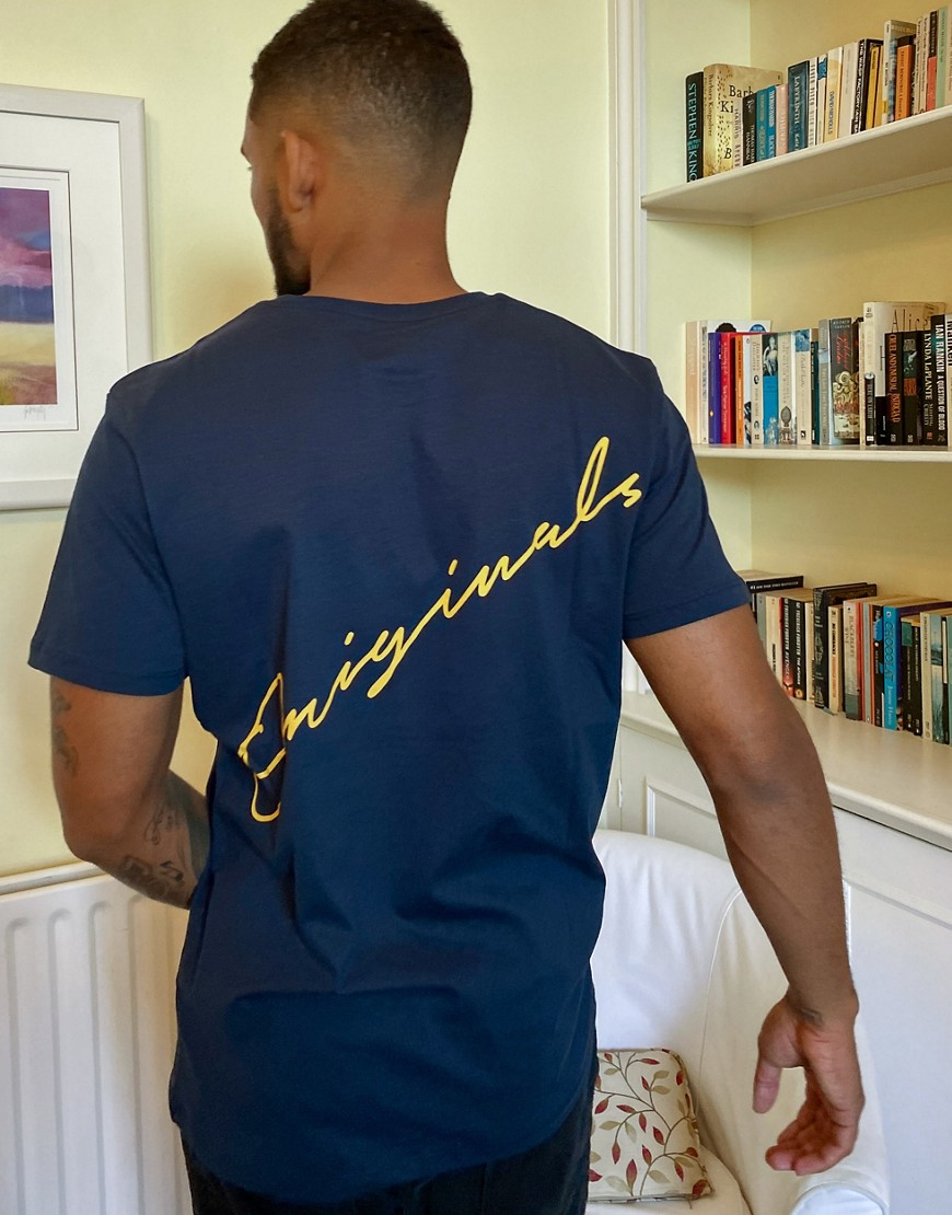 Jack & Jones – Originals – Marinblå t-shirt med text på ryggen