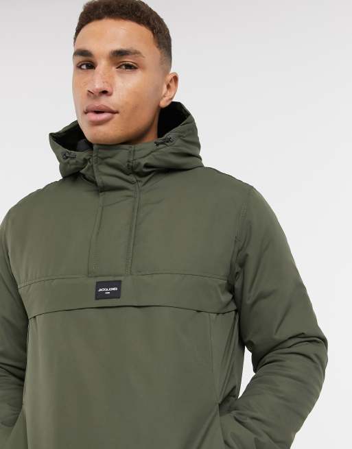 manteau enfiler par la tete