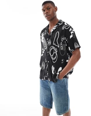 Oversize-Hemd in Schwarz mit mehrfarbigem Print Schwarz M