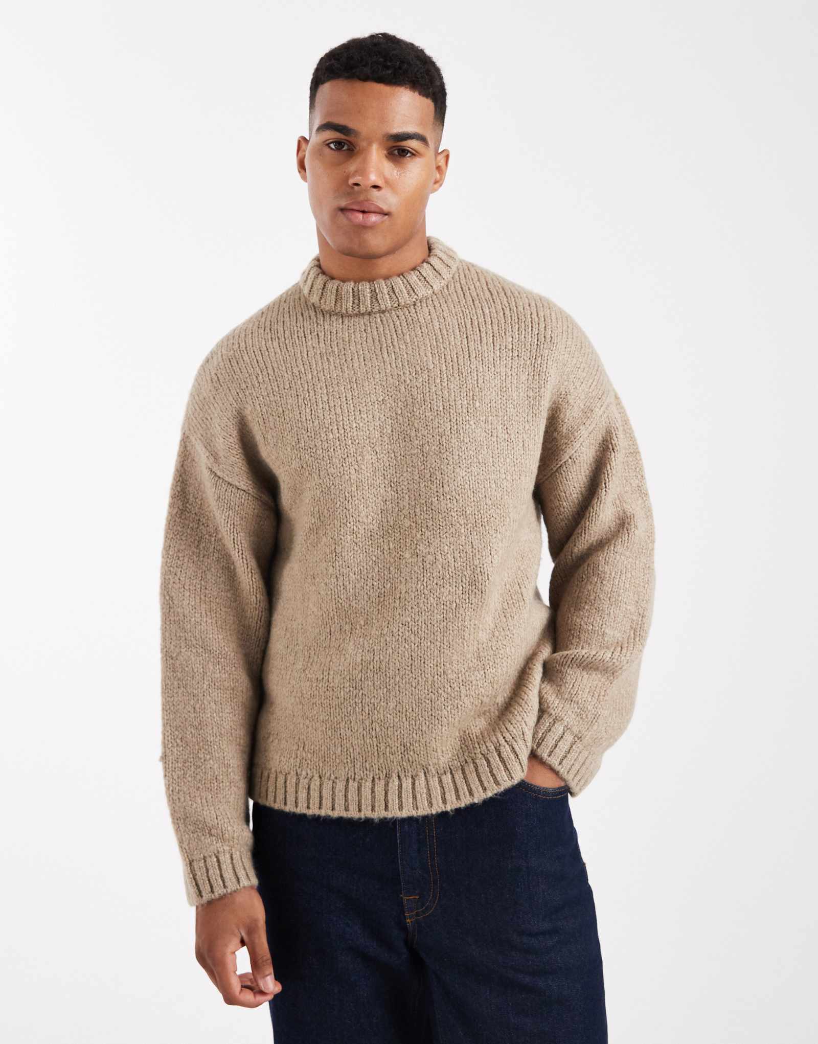 Свитер из пушистой пряжи с круглым вырезом Jack &Jones оверсайз бежевого цвета
