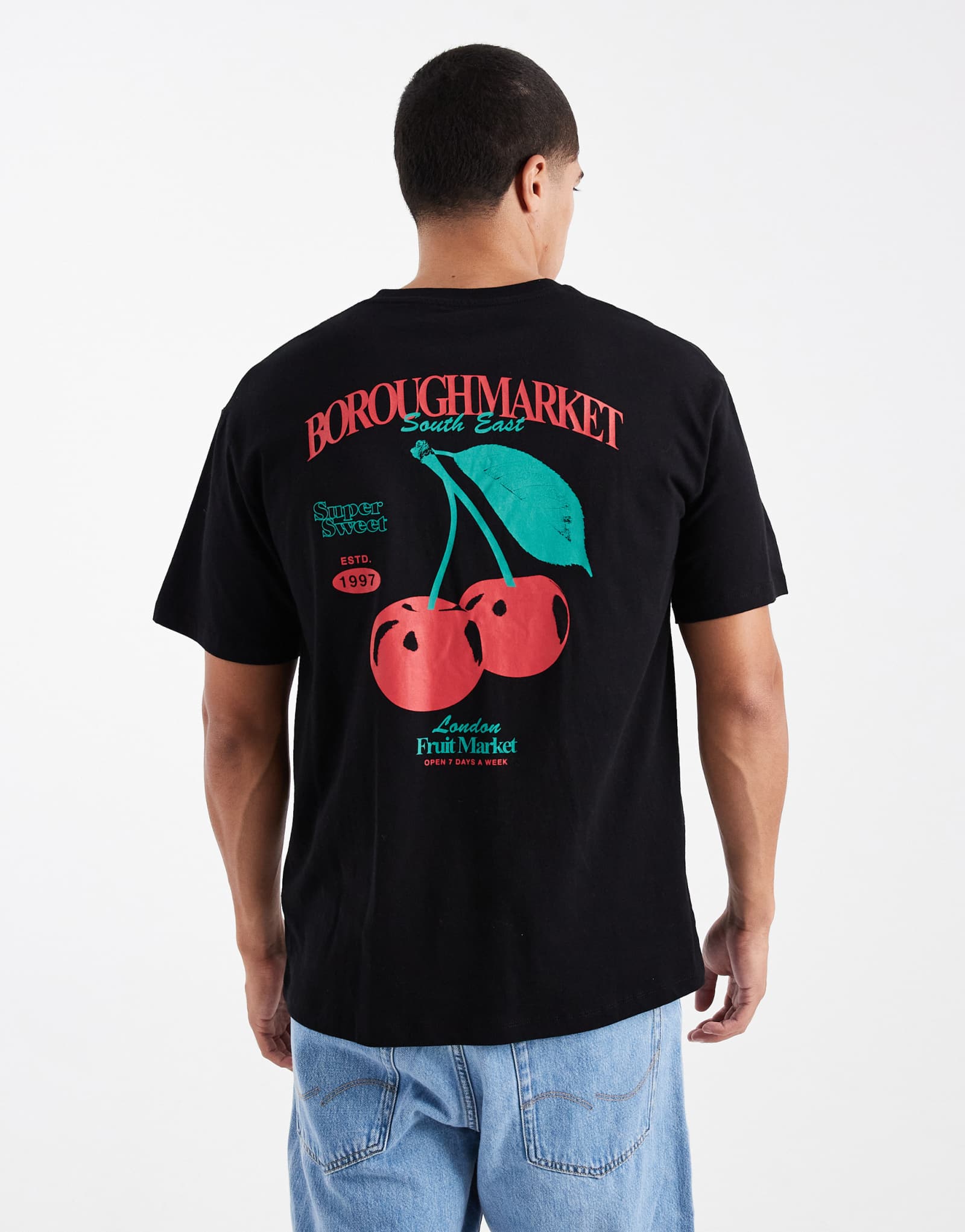 Футболка оверсайз Jack &Jones с принтом borough market черного цвета