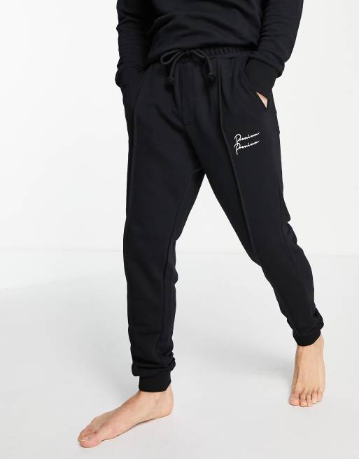 Jack & Jones Premium - Joggers neri da casa con fondo elasticizzato e logo con scritta in coordinato