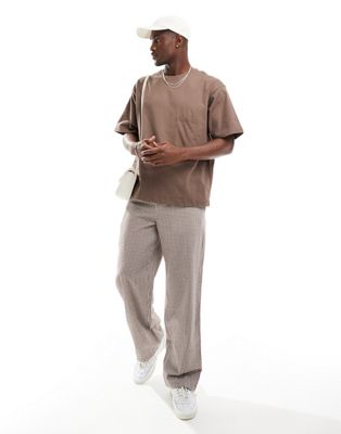 Premium oversized t-shirt with pockets in brown