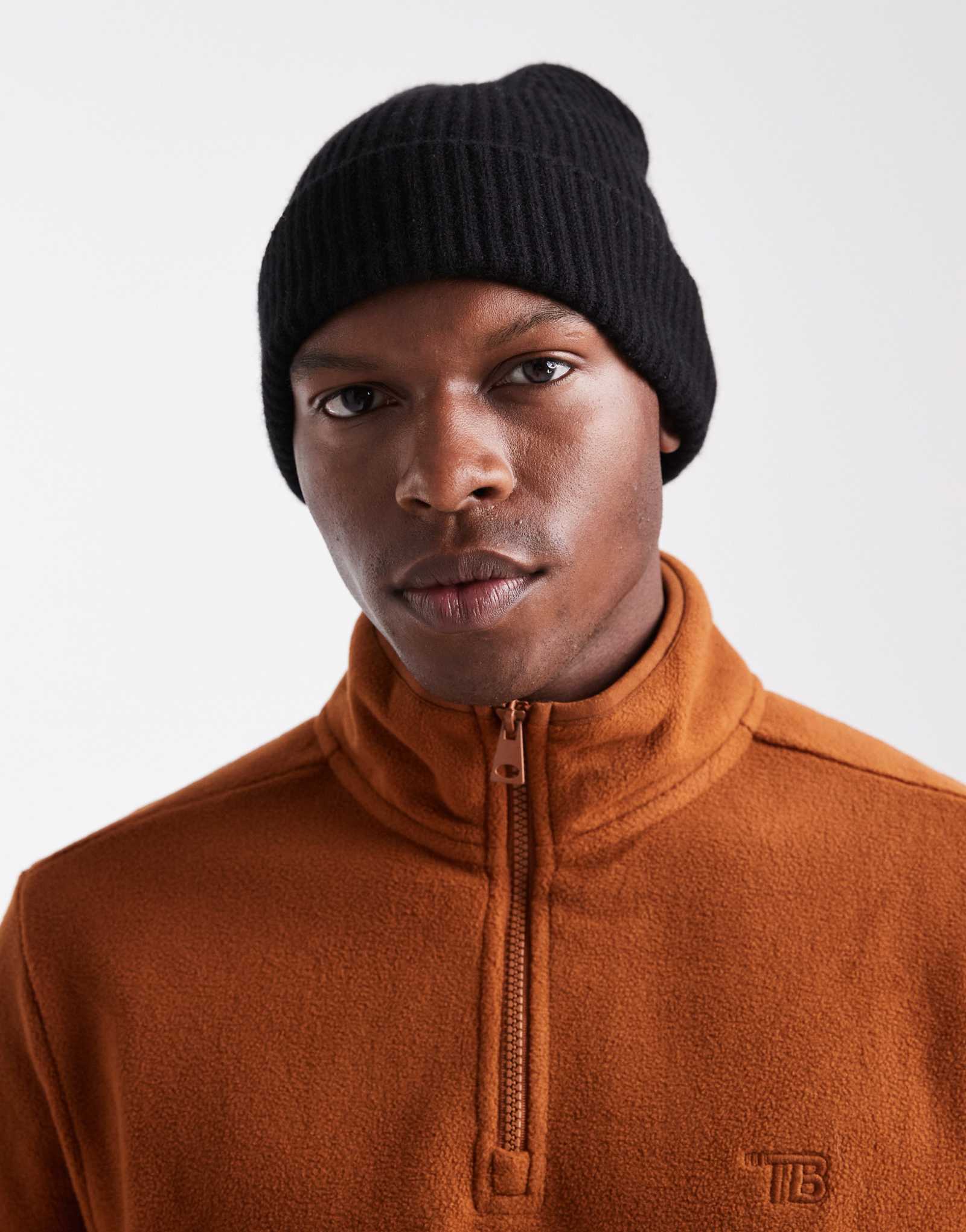 Шапочка из высококачественной полушерстяной ткани Jack &Jones черного цвета