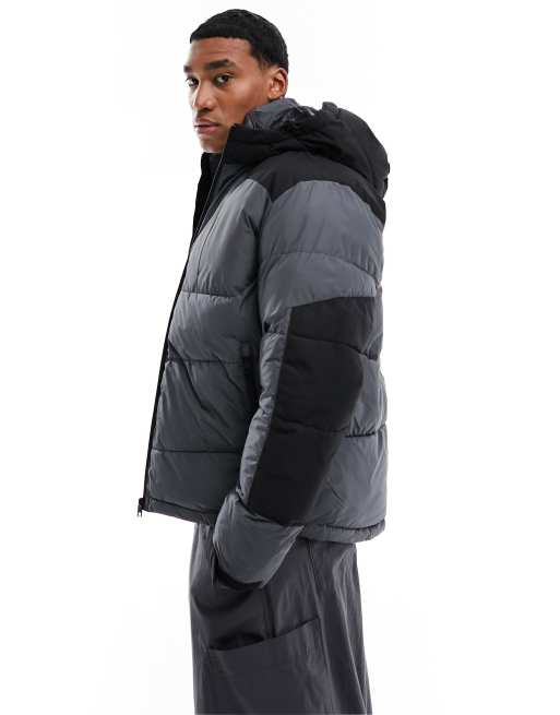 Jack & Jones – Pufferjacke mit kontrastierenden Blöcken in Grau