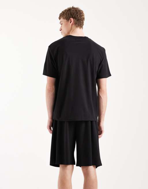 Jack & Jones – Pyjama in Schwarz, bestehend aus T-Shirt und Shorts, 3 von 5