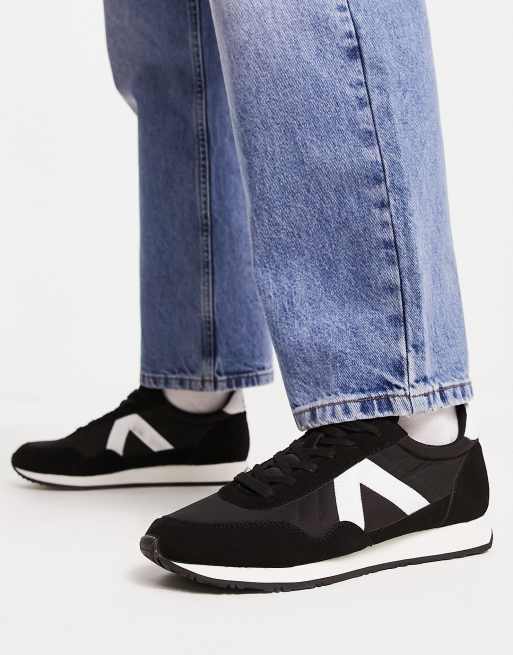 Jack & Jones – Retro Runner – Sneaker in Schwarz mit Kontrastsohle 