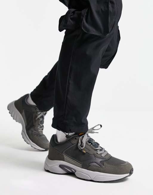 Jack & Jones – Retro-Sneaker in Grautönen mit dicker Sohle