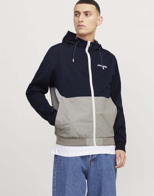 Jack & Jones Rush chaqueta corta ligera acanalada con bloques de color y capucha en azul, 1 de 7