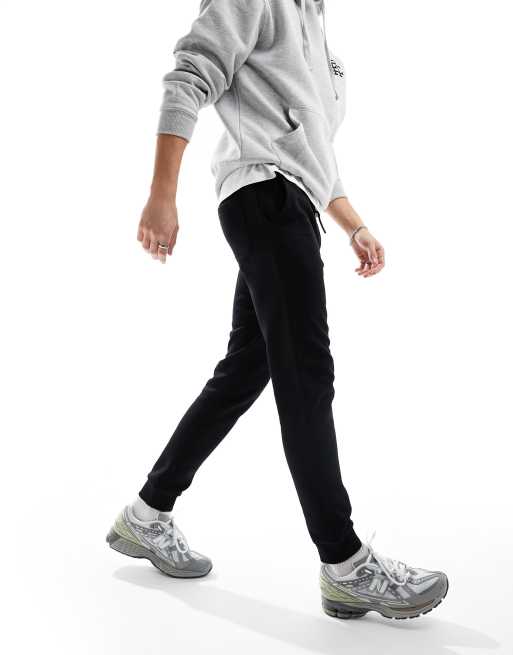 Jack & Jones – Schmal geschnittene Jogginghose in Schwarz, 2 von 5