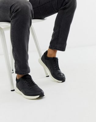 Jack & Jones - Sneakers in zwart met contrasterende zool