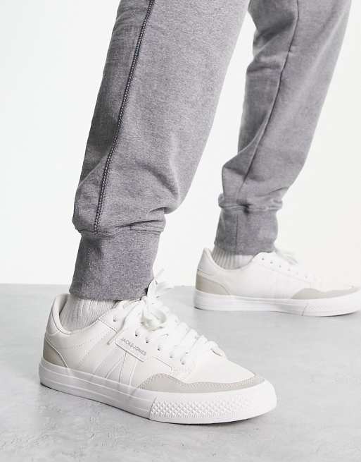 Jack & Jones - Sneakers met retro inzetstukken in dezelfde tint in wit 