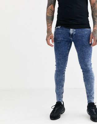 Jack & Jones - Strakke skinny-fit jeans met acid wash en onafgewerkte zoom in blauw