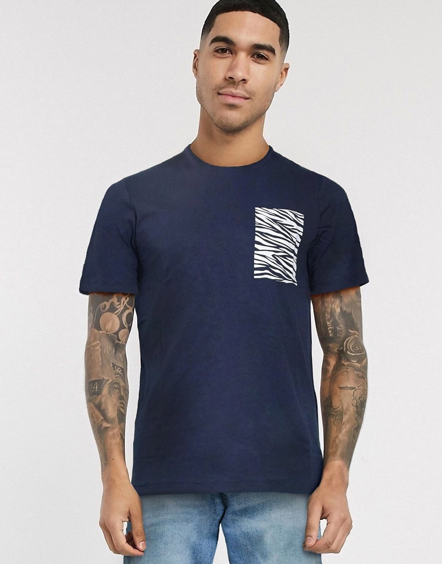 Jack & Jones – T-shirt med mönstrad ficka-Marinblå