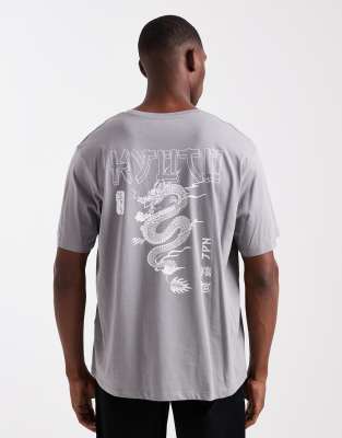 t-shirt with dragon back print in gray