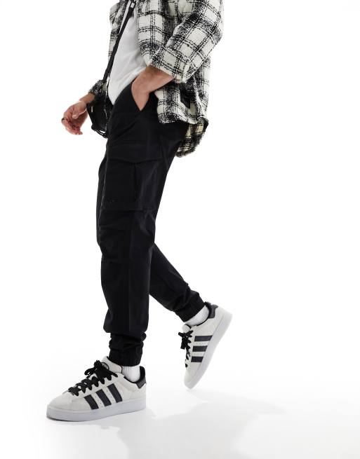 Jack & Jones tapered cuffed cargo trousers in black, 2 of 5