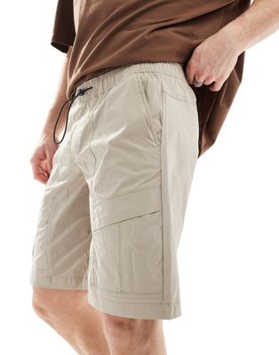tech cargo shorts in beige-Neutral
