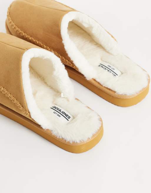 Jack & Jones teddy lined slip on slipper in tan, 3 of 4
