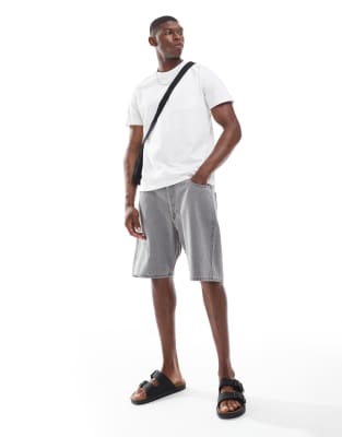 Jack & Jones – Tony – Locker geschnittene Jeansshorts in Grau - view 1