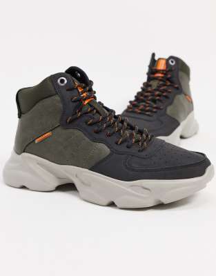hiking trainer