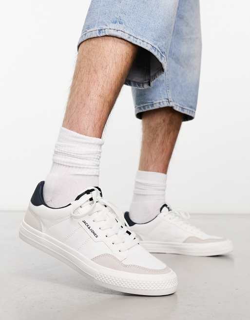 Jack & Jones – Vita sneakers med kontrastfärgade paneler i canvas 