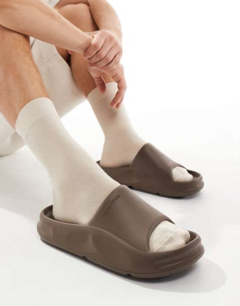 Jack & Jones - Voorgevormde slippers in bruin - view 1