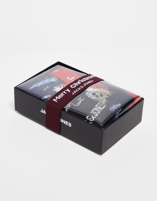 Jack & Jones – Weihnachten – Eng geschnittene Boxershorts und Socken in Marineblau mit Totenkopfprint in einer Geschenkbox