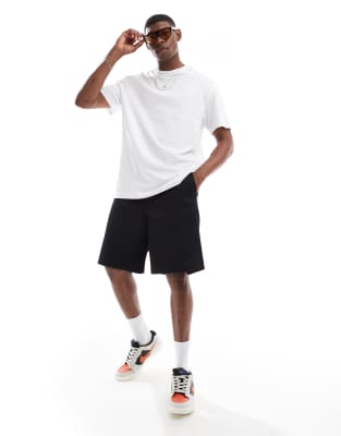 Weite Chinoshorts in Schwarz aus schwerem Twill Schwarz S