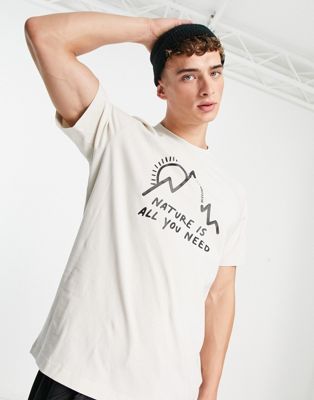 Jack Wolfskin Bergliebe chest print t-shirt in off-white - ASOS Price Checker