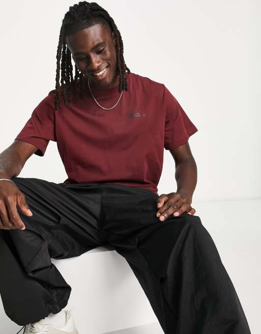Jack Wolfskin Essential chest logo t-shirt in burgundy