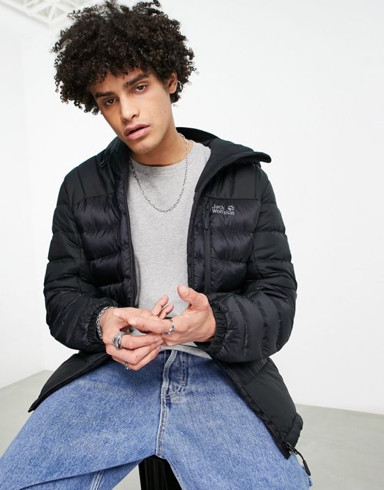 https://images.asos-media.com/products/jack-wolfskin-north-climate-puffer-jacket-in-black/200796890-1-black?$n_550w$&wid=550&fit=constrain