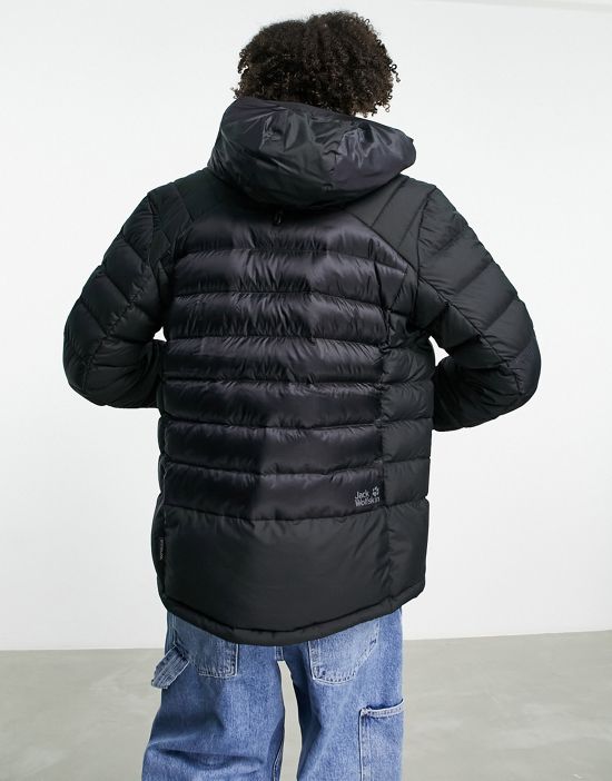 https://images.asos-media.com/products/jack-wolfskin-north-climate-puffer-jacket-in-black/200796890-3?$n_550w$&wid=550&fit=constrain