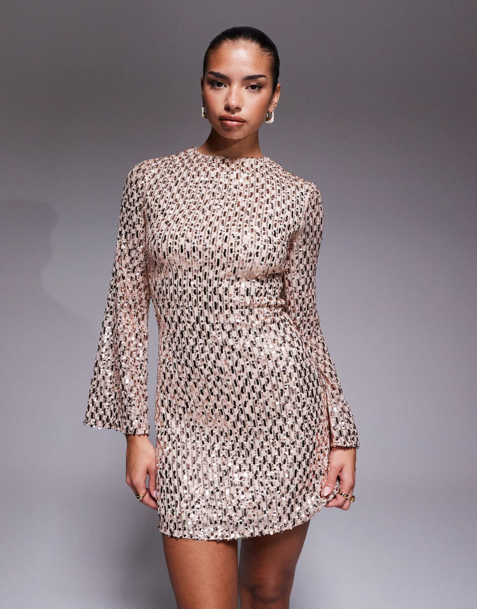 Мини-платье кремового цвета с гофрированными рукавами и блестками цвета измученной розы