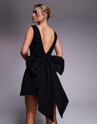 Jaded Rose Petite - Strukturiertes Minikleid aus Bouclé in Schwarz mit Schleifendetail hinten