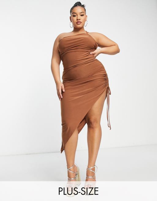 Jaded Rose - Plus - Midi-jurk met blote schouder en ruches in bruin